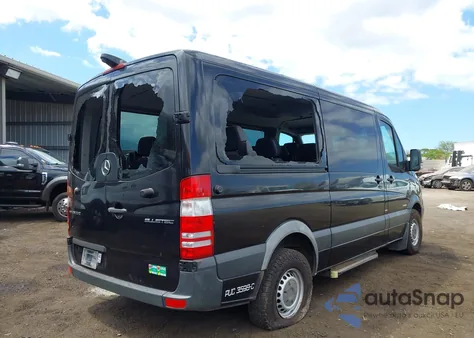 2015 Mercedes-Benz Sprinter 2500 Normal Roof z USA, uszkodzony, nr VIN WDZPE7DCXFP160352